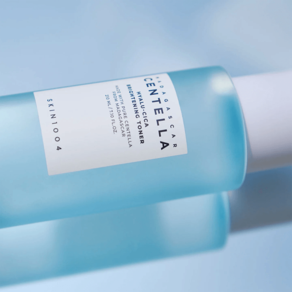 SKIN1004  MADAGASCAR CENTELLA HYALU - CICA BRIGHTENING TONER 210ML